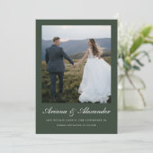 Elegantes Forest Green Script Zwei-Foto-Hochzeit Save The Date (Stehend Vorderseite)