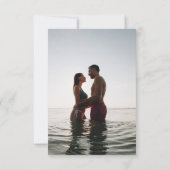 elegantes Foto an der Küste Save the Date Einladung (Rückseite)