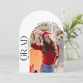 Elegantes Foto Arch Abschluss 2025 Party Einladung (Stehend Vorderseite)