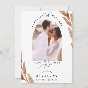 Elegantes Foto Arch and Copper Brown Blätter Weddi Save The Date