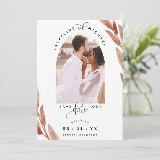 Elegantes Foto Arch and Terracotta Blätter Hochzei Save The Date (Stehend Vorderseite)