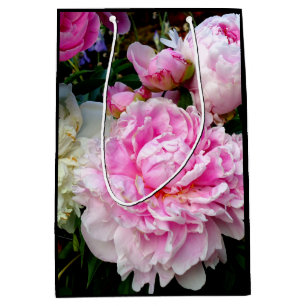 Elegantes Foto aus rosa, blühenden Pinien Mittlere Geschenktüte