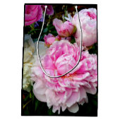 Elegantes Foto aus rosa, blühenden Pinien Mittlere Geschenktüte (Rückseite)