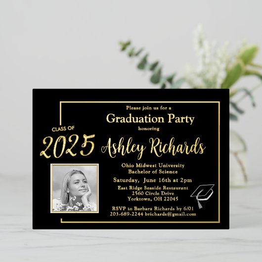 Elegantes Foto Black Gold Graduation Party Real Folieneinladung (Stehend vorne)