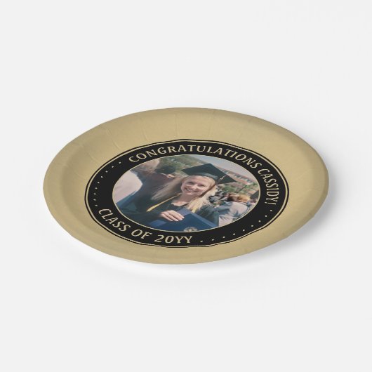 Elegantes Foto Black & Gold Moderne Graduiertenpar Pappteller (Schrägansicht)