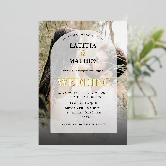 Elegantes Foto Calligraphy Arch Wedding Folieneinladung (Stehend vorne)