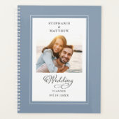 Elegantes Foto Dusty Blue Verlobung Wedding Planer (Vorderseite)