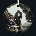 Elegantes Foto Flitterwochen Erinnerungen halten Ornament Aus Metall<br><div class="desc">Dieser wunderschöne Flitterwochengeweih wird ein großartiges Geschenk für einen Ehemann, eine Ehefrau oder einen Jungvermählten machen. Fügen Sie einfach ein Foto des Paares hinzu, vorzugsweise auf einem dunklen Hintergrund. Dieses Ornament ist vollständig anpassbar, sodass Sie die Initialen ändern können und Ihre Veranstaltung, Ort und Datum sowie jeden benutzerdefinierten Text hinzufügen...</div>