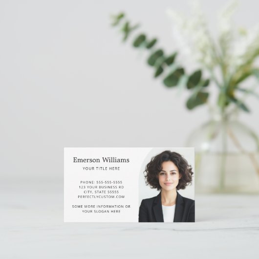 Elegantes Foto mit Halbbogen und Logo in Weiß Visitenkarte (Stehend Vorderseite)