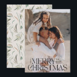 Elegantes Foto mit modernem minimalem botanischen  Feiertagskarte<br><div class="desc">Elegantes Foto moderne minimale natürliche cremefarbene Wasserfarbe botanische Typografie Frohe Weihnachtsferien flache Karte.</div>