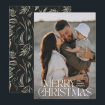 Elegantes Foto, modern, minimalschwarz botanisch Feiertagskarte<br><div class="desc">Elegantes Foto Moderne minimale natürliche schwarze Aquarell botanische Typografie Frohe Weihnachtsferien flache Karte.</div>