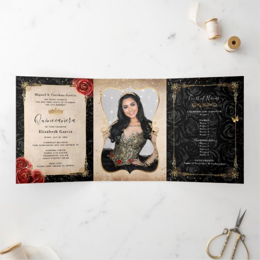 Elegantes Foto Rote Rose Schwarz und Gold Quincean Dreifach Gefaltete Einladung (Innenseite)