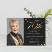 Elegantes Foto Schwarz und Gold 70. Geburtstag Einladung (Stehend Vorderseite)