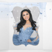 Elegantes Foto Spanish Baby Blue Silver Quinceaner Dreifach Gefaltete Einladung (Innenseite Mitte)