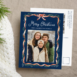 Elegantes Foto von Red Ribbon und Greenery Navy 2 Feiertagspostkarte