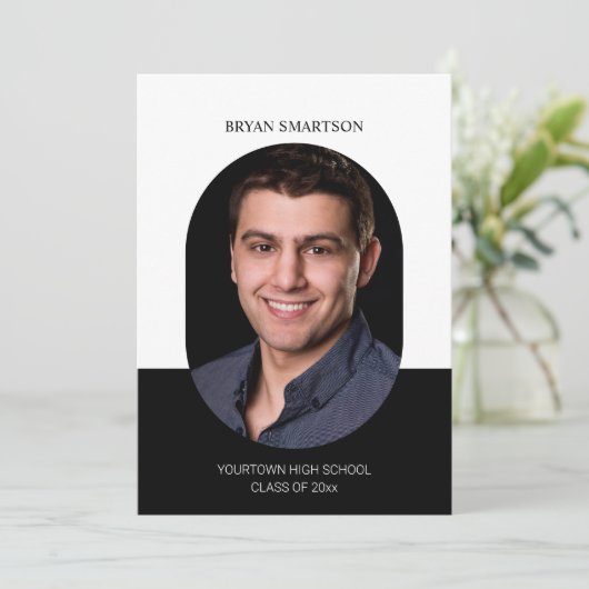 Elegantes Frame Schwarz-weißes zweiseitiges Abschl Einladung (Stehend Vorderseite)