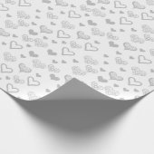 Elegantes Fun Decorative Silver Gray Hearts Muster Geschenkpapier (Ecke)