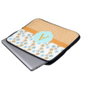Elegantes, gelbes, blaues Blumenmonogramm, Anfangs Laptopschutzhülle (Vorne Knopf)