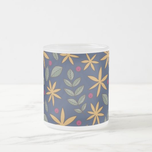 Elegantes gelbes Blumenmuster auf blau Mattglastasse (Mittel)