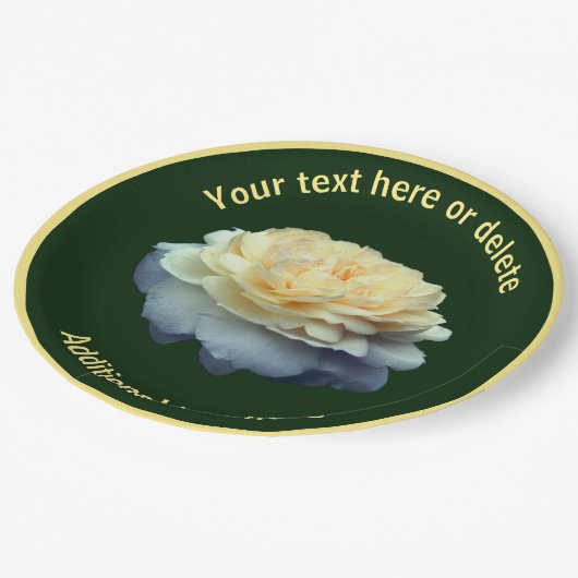 Elegantes Gelbes Rose Blume Personalisiertes Party Pappteller (Schrägansicht)