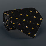 Elegantes, gelbes Schwarzes Bier Nahtloses Muster Krawatte<br><div class="desc">Stell dich mit dieser Niedlichen gelben schwarzen Bienenvölkerpattern-Krawatte heraus. Ideal für Abschlüsse,  Geburtstage,  Arbeiten und jede Art von Feierlichkeiten. Macht auch ein gutes Geschenk.</div>