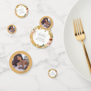 Elegantes Gelbes Wildblume Wasserfarbenes Brautpar Konfetti