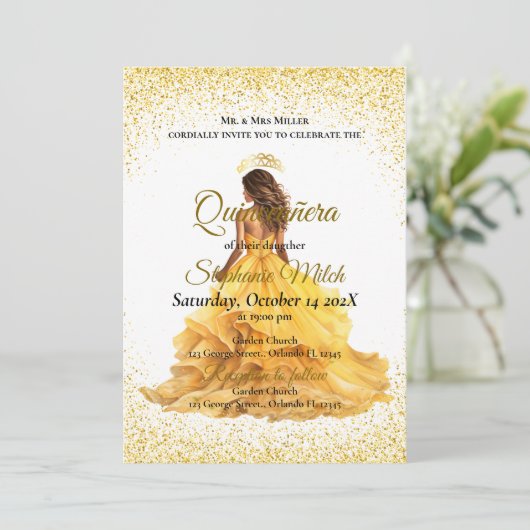 Elegantes Gelbquinceanera Einladung (Stehend Vorderseite)