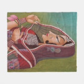 Elegantes Gemälde einer Frau in einem Sari-Sherpa- Fleecedecke (Vorderseite (Horizontal))