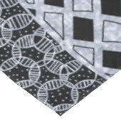 Elegantes geometrisches Abstraktes Tribal-Muster Tischdecke (Schrägansicht)