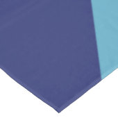 Elegantes geometrisches Marineblau und grüne Paste Tischdecke (Schrägansicht)