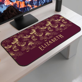 Elegantes Ginkgo-Muster Monogramm Name Burgunderro Schreibtischunterlage