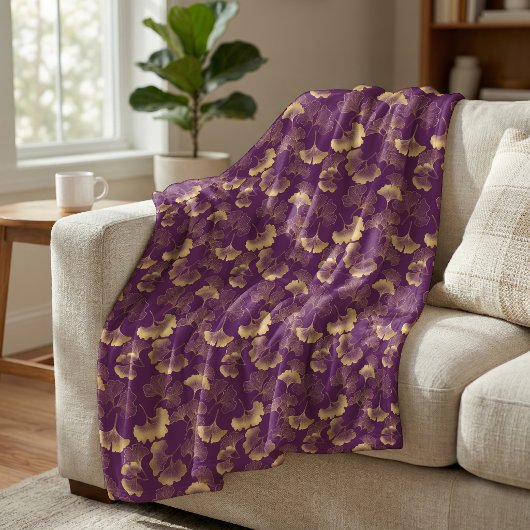 Elegantes Ginkoblattmuster Lila Gold Fleecedecke