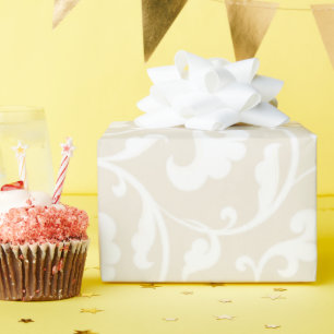 Elegantes girly beige Blumenmustermonogramm Geschenkpapier