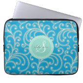 Elegantes girly blaues Blumenmustermonogramm Laptopschutzhülle (Vorderseite)