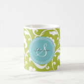 Elegantes girly grünes Blumenmustermonogramm Kaffeetasse (Mittel)