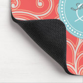 Elegantes girly rotes Blumenmustermonogramm Mousepad (Ecke)