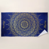 Elegantes Gold auf Deep Blue Floral Henna Mandala Strandtuch (Vorderseite)
