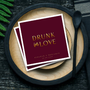 Elegantes Gold Betrunken in der Liebe Personalisie Serviette