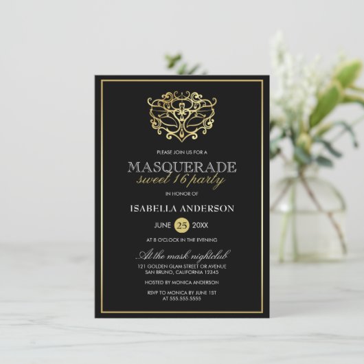 Elegantes Gold & Black Masquerade Sweet 16 Party Einladung (Stehend Vorderseite)