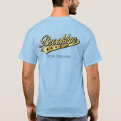 Elegantes Gold Brooklyn Swoosh Logo Design T-Shirt (Rückseite)