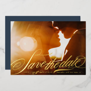 Elegantes Gold Calligraphy Foto Save the Date Folieneinladung