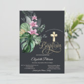 Elegantes Gold Cross Tropical Blume Dunkle Taufe Einladung (Stehend Vorderseite)