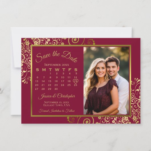 Elegantes Gold Curls Burgundy Calendar Foto Hochze Save The Date (Vorderseite)