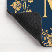 Elegantes Gold Floral Monogram Design Mousepad (Ecke)