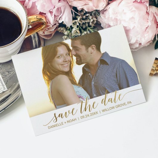Elegantes Gold Foil Calligrafy Save the Date Foto Ankündigungspostkarte