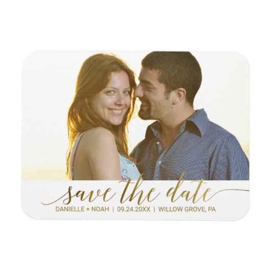 Elegantes Gold Foil Calligrafy Save the Date Foto Magnet (Horizontal)