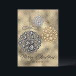 Elegantes Gold Foto Frohe Weihnachten<br><div class="desc">Elegante goldglänzende Imitate Kristall-Ornamente hängen mit einem traditionellen Gefühl von frohen Weihnachten von unserer Zuhause bis zu Ihrem in schwarzer Typografie. Fügen Sie Ihr Lieblings-Foto,  um auf der Rückseite dieser Karte anpassen. Eine perfekte Karte für jeden auf deiner Liste.</div>