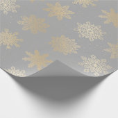 Elegantes Gold & Gray Snowflake Weihnachtsmuster Geschenkpapier (Ecke)