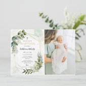 Elegantes Gold Greenery Blumenblätterung Taufe Fot Einladung (Stehend Vorderseite)