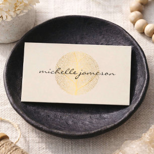 Elegantes Gold Leaf Logo auf Light Tan Visitenkarte